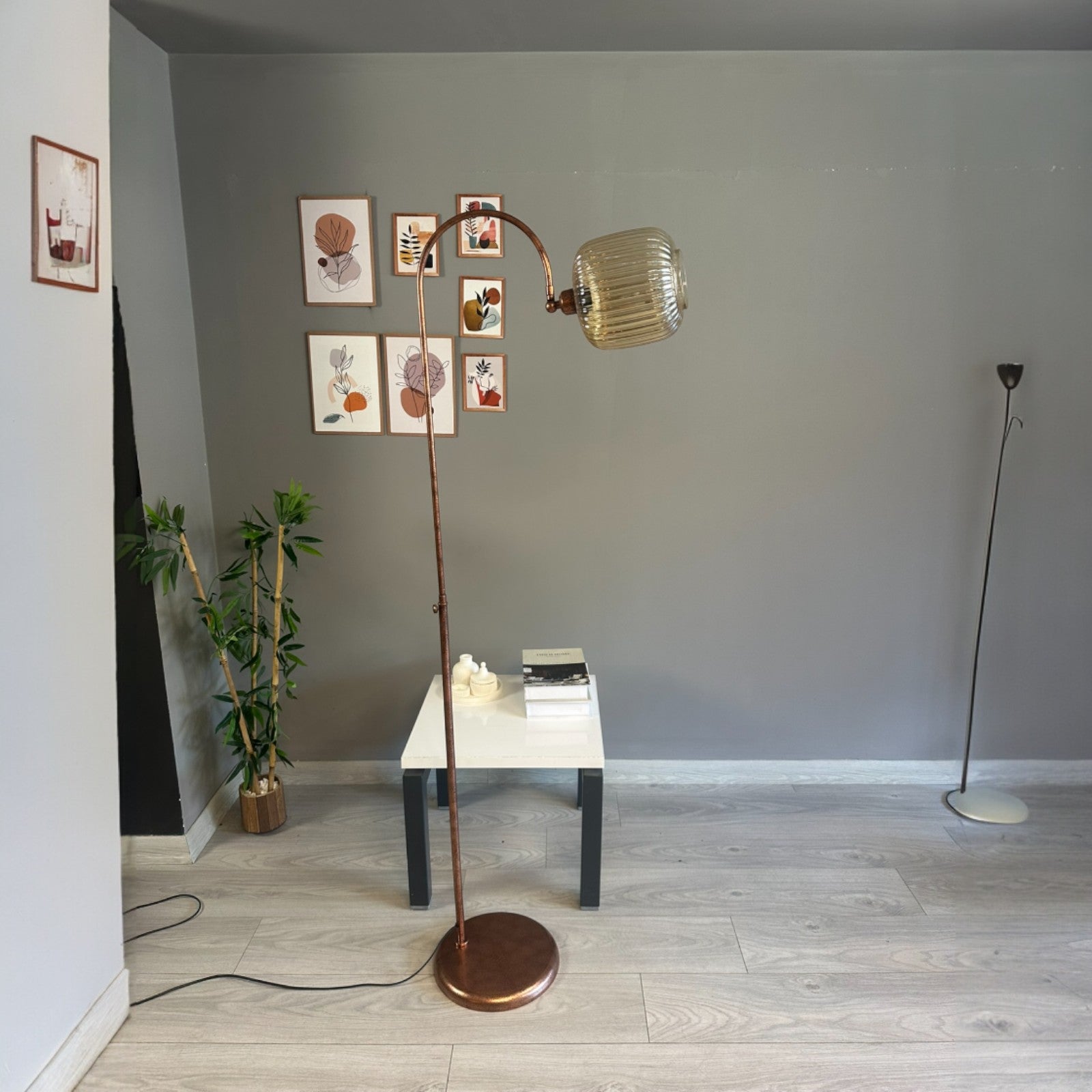 Tumbled Elvara Head Moderne dekorative Metall Stehleuchte